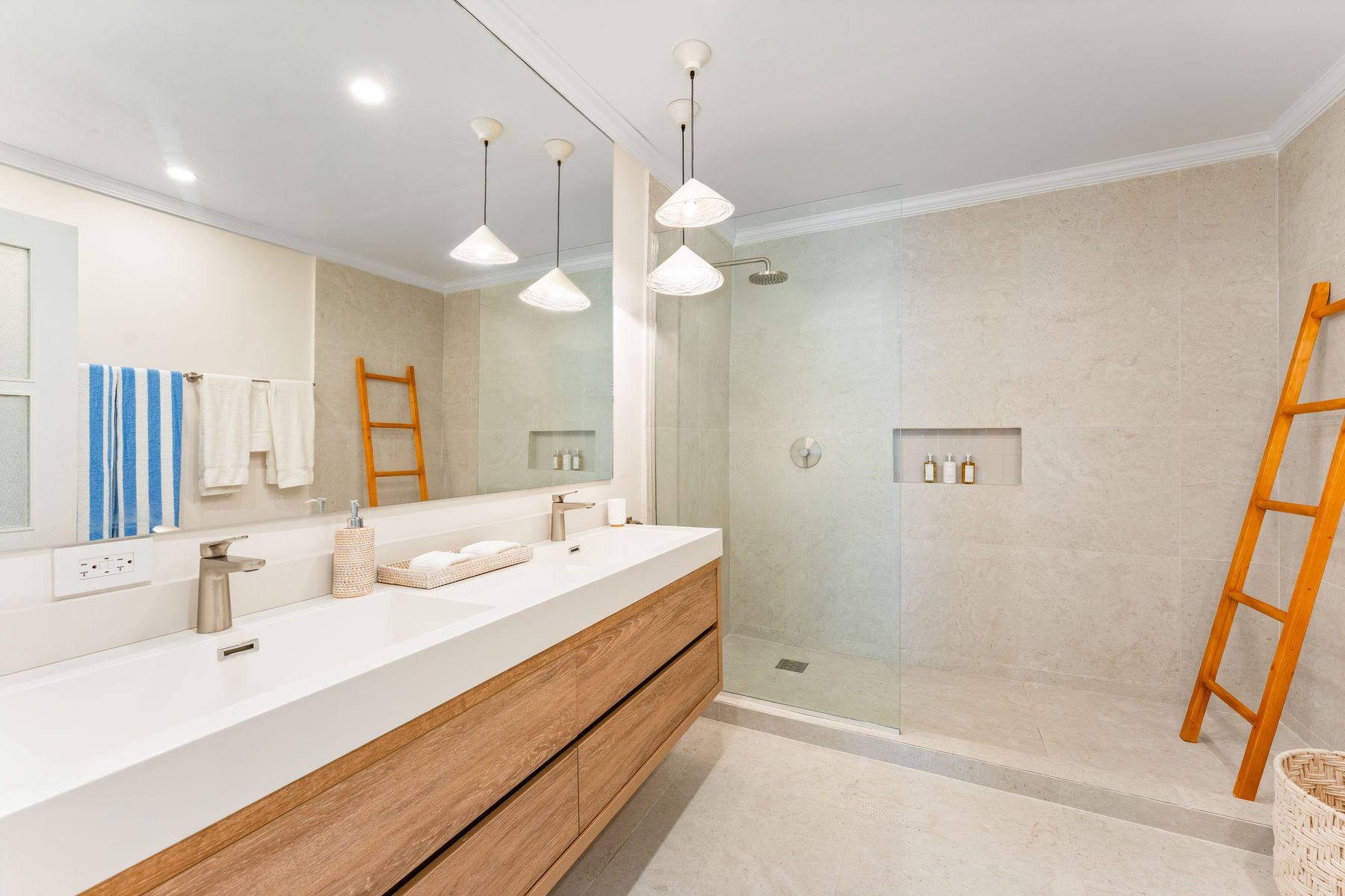 Three Bedroom Oceanfront Fort Suite