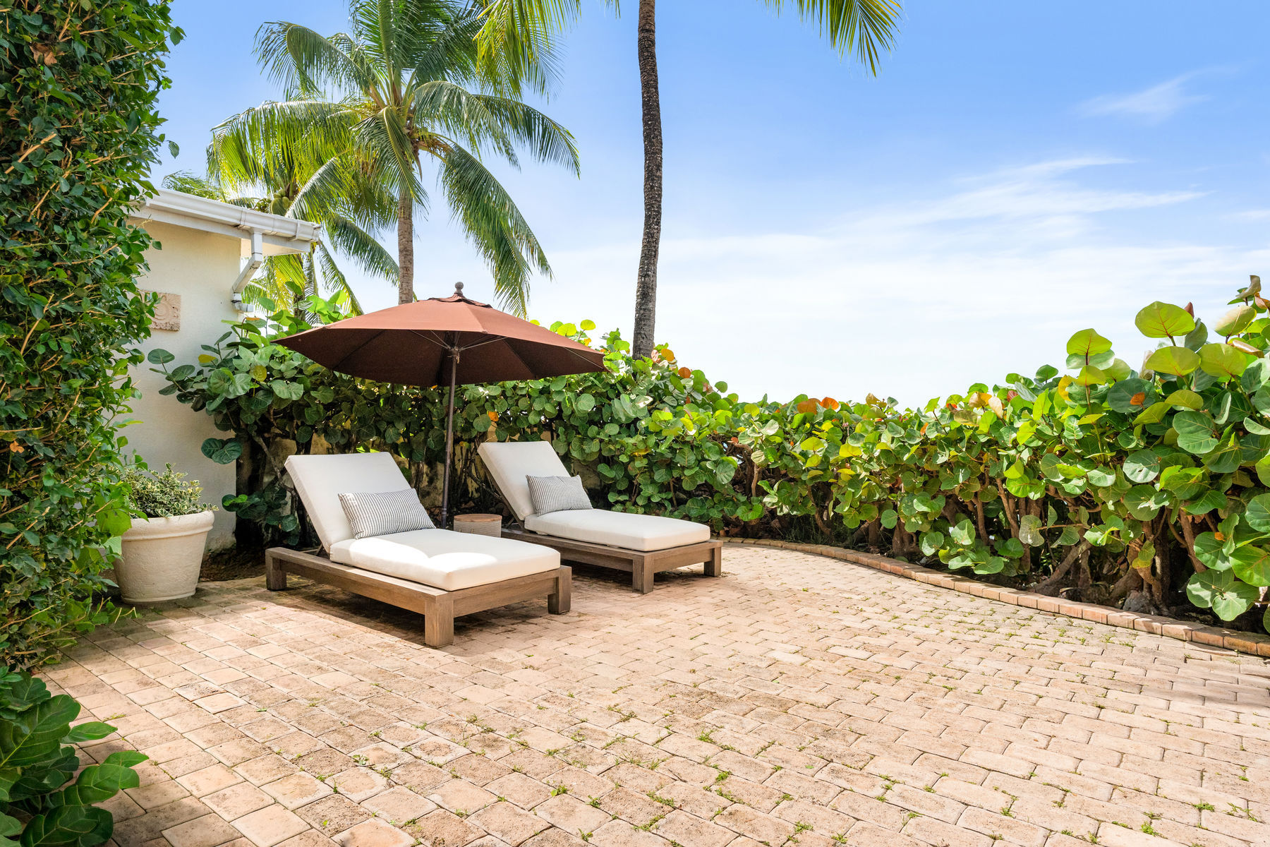 Three Bedroom Oceanfront Fort Suite